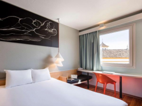 Отель Ibis Sevilla  Севилья
